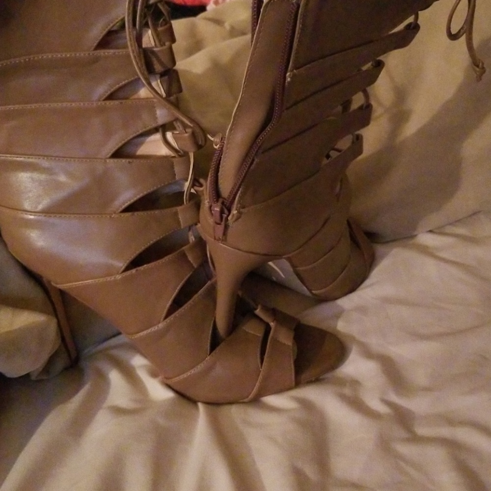 Heels - Picture 2 of 2